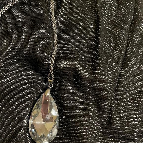 Glamorous, long, silver-tone necklace with sparkling clear pendant. - Picture 4 of 4